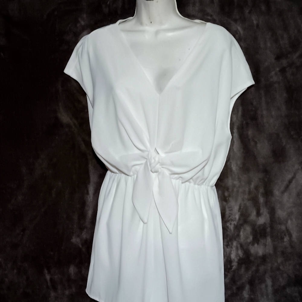 SUPER CUTE She + Sky White Size Large Short Jumper